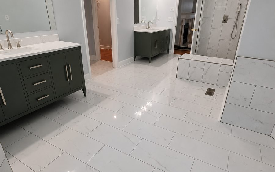 Spotless bathroom kept up by a Red Sky recurring cleaning plan