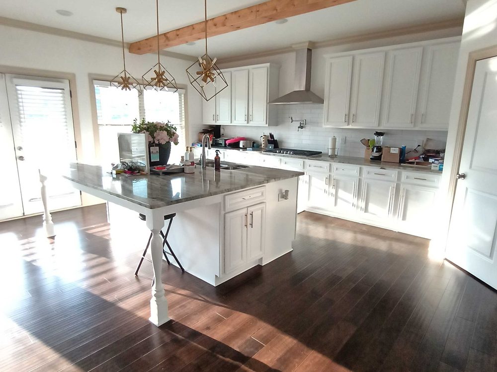 A Suwanee kitchen after a Red Sky clean, worktops clear and appliance fronts wiped down.